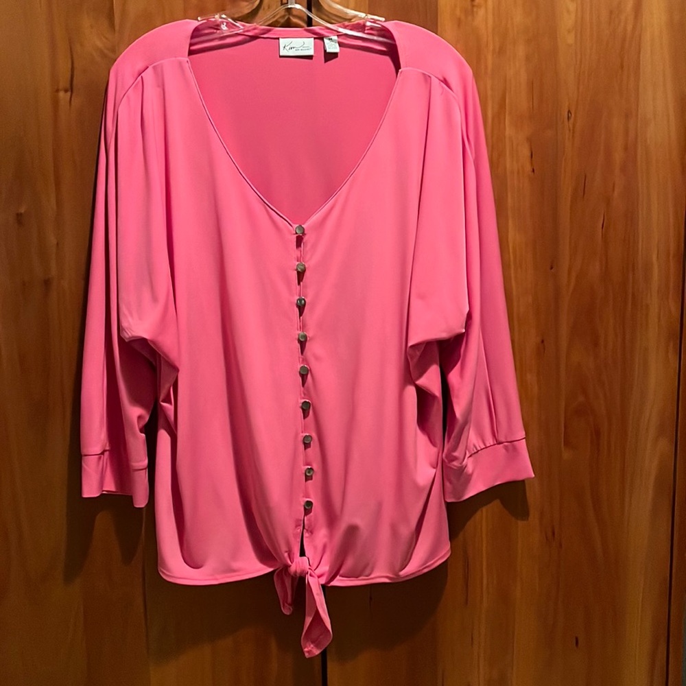 3X - Barbie Pink
Waist tie - Button Front
Very Good Gently Worn Condition